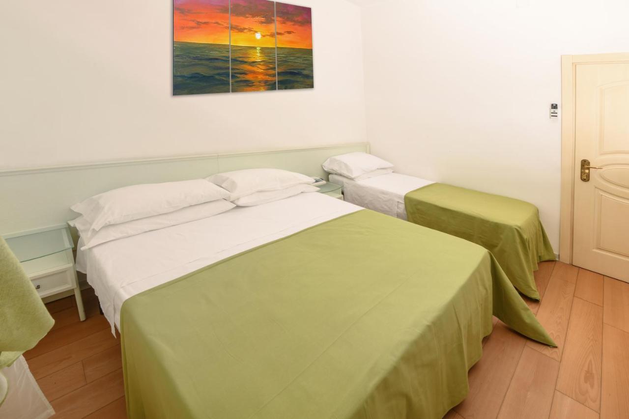 Hotel La Rosa Cattolica Luaran gambar