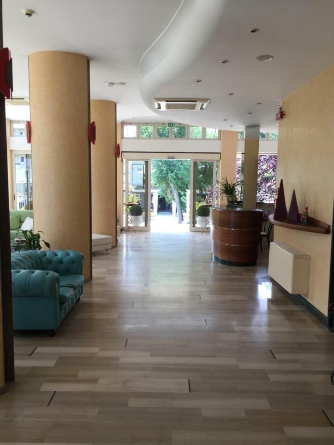 Hotel La Rosa Cattolica Luaran gambar
