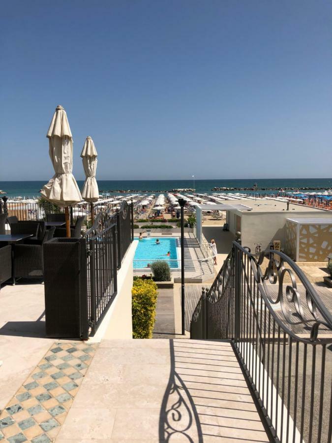 Hotel La Rosa Cattolica Luaran gambar