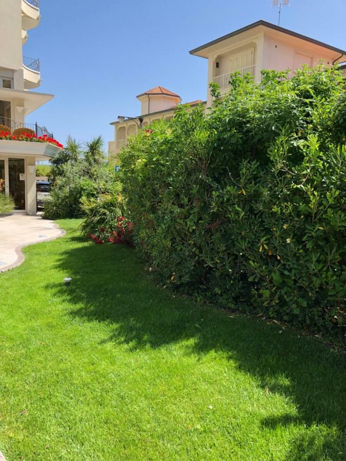 Hotel La Rosa Cattolica Luaran gambar