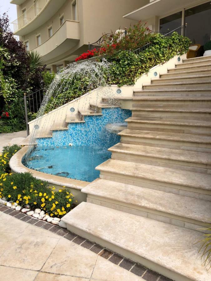 Hotel La Rosa Cattolica Luaran gambar
