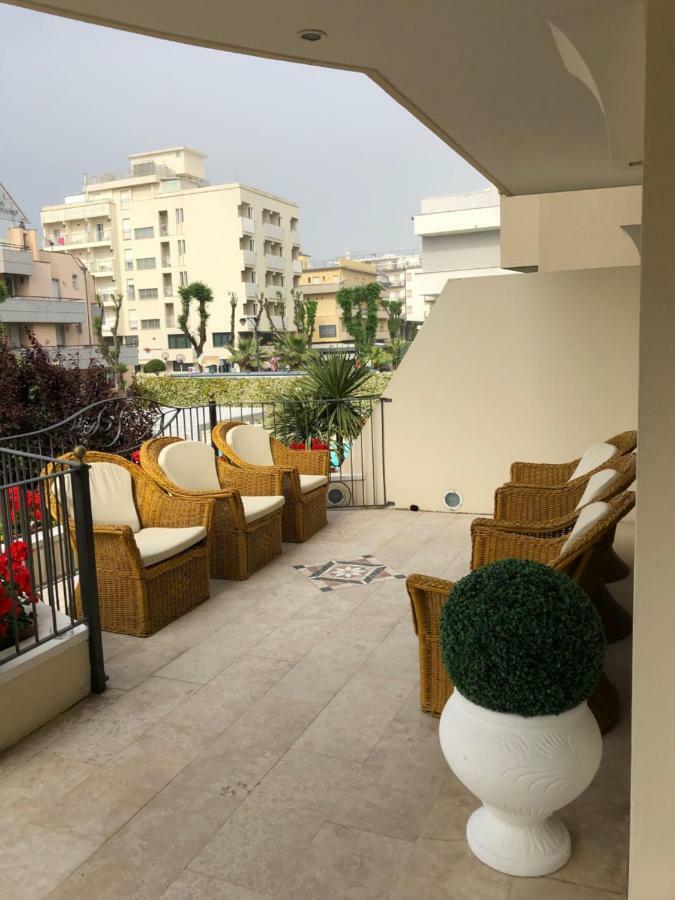 Hotel La Rosa Cattolica Luaran gambar